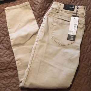 SKINNY KHAKIS